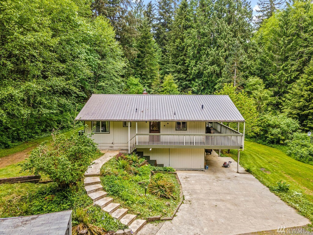 Property Photo:  873 Si Town Rd  WA 98611 