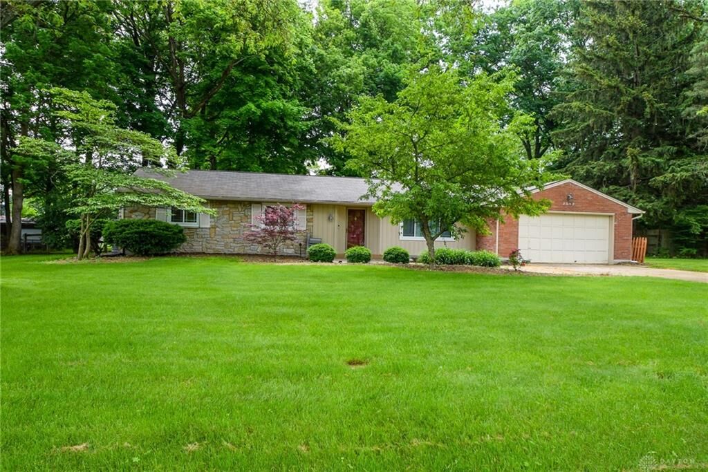 Property Photo: 2552 Marscott Drive OH 45440