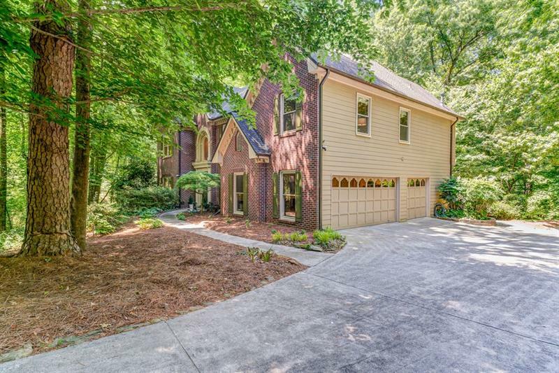 Property Photo: 1335 Village Oaks Lane GA 30043