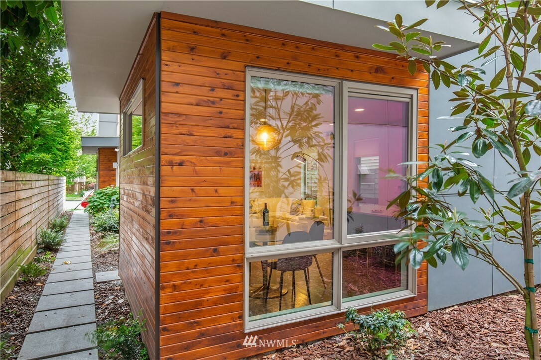 Property Photo: 603 21st Avenue B WA 98122