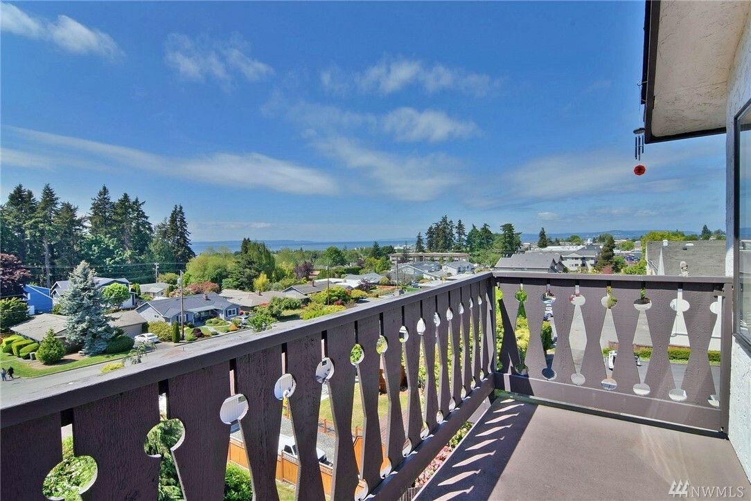 Property Photo:  900 5th Ave S 300  WA 98020 