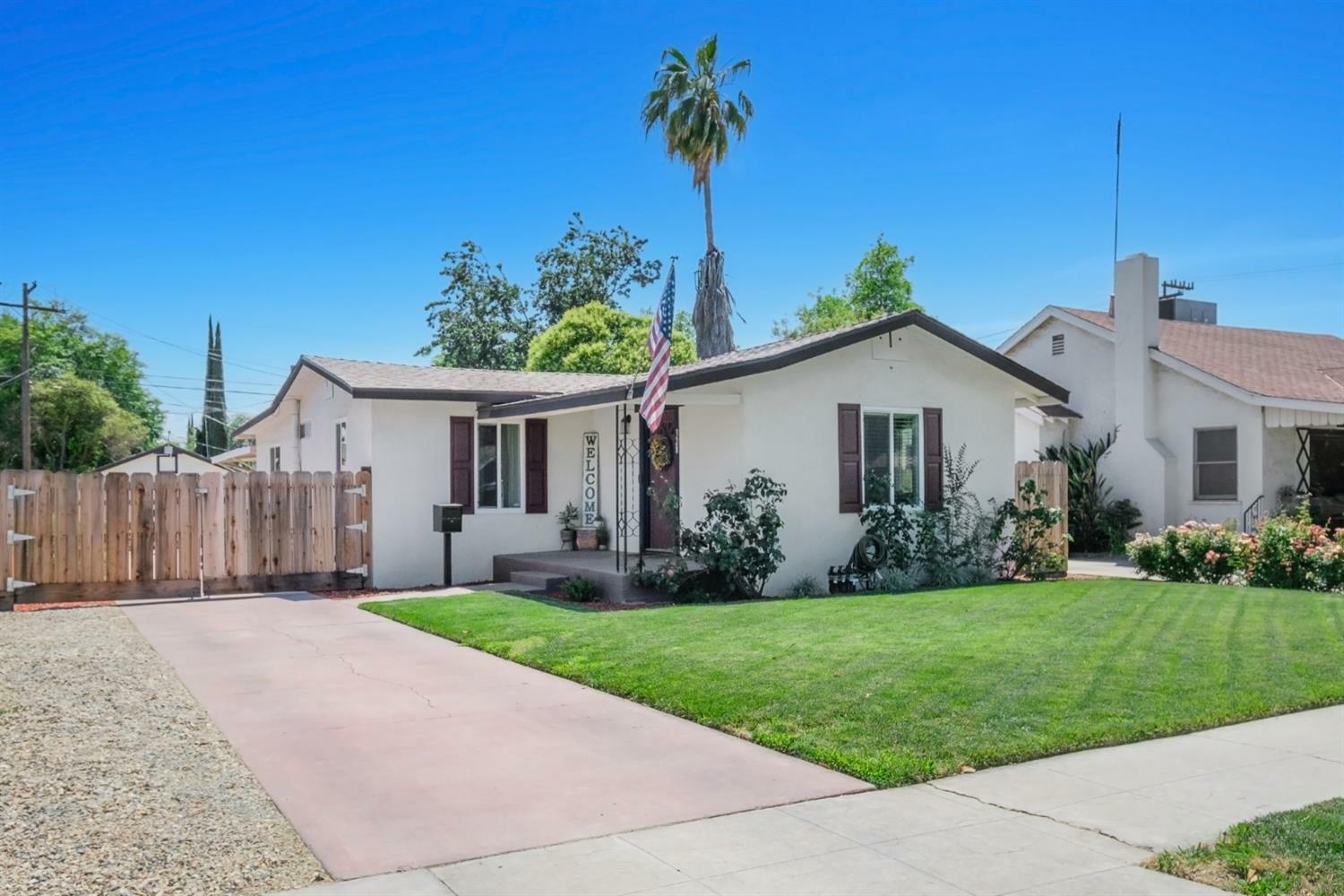 Property Photo:  328 E Fedora Avenue  CA 93704 