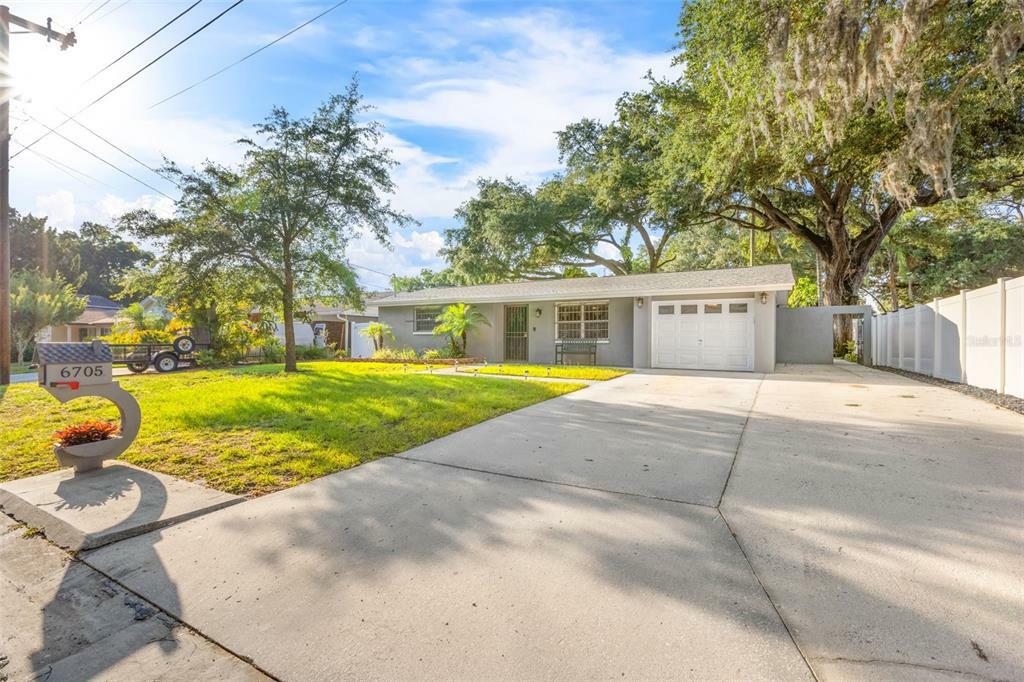 Property Photo:  6705 Ralston Beach Circle  FL 33614 