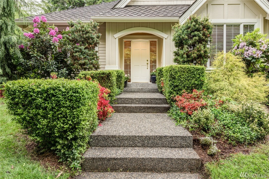 Property Photo:  1727 164th Place SE  WA 98012 