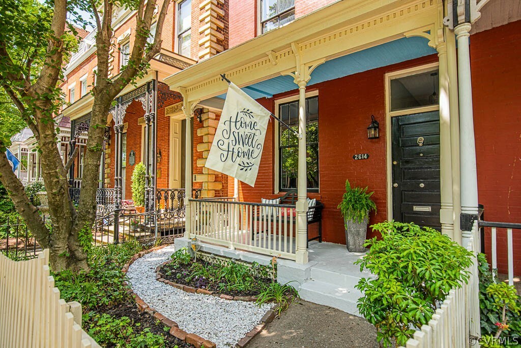 Property Photo: 2614 E Grace Street VA 23223