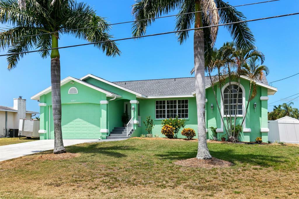 Property Photo:  5007 Bay State Road  FL 34221 