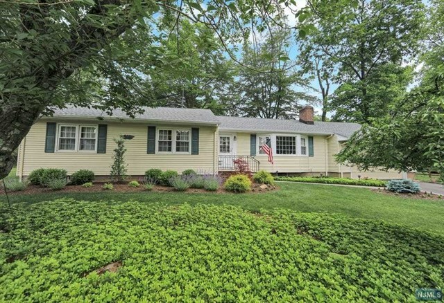 Property Photo:  40 Shadyside Drive  NJ 07481 