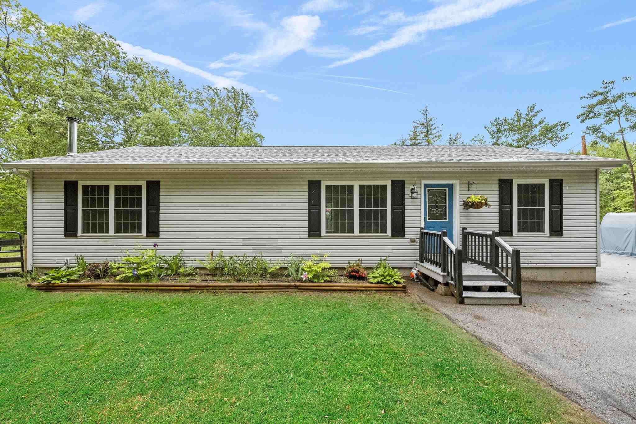 Property Photo:  726 N Pembroke Road  NH 03275 