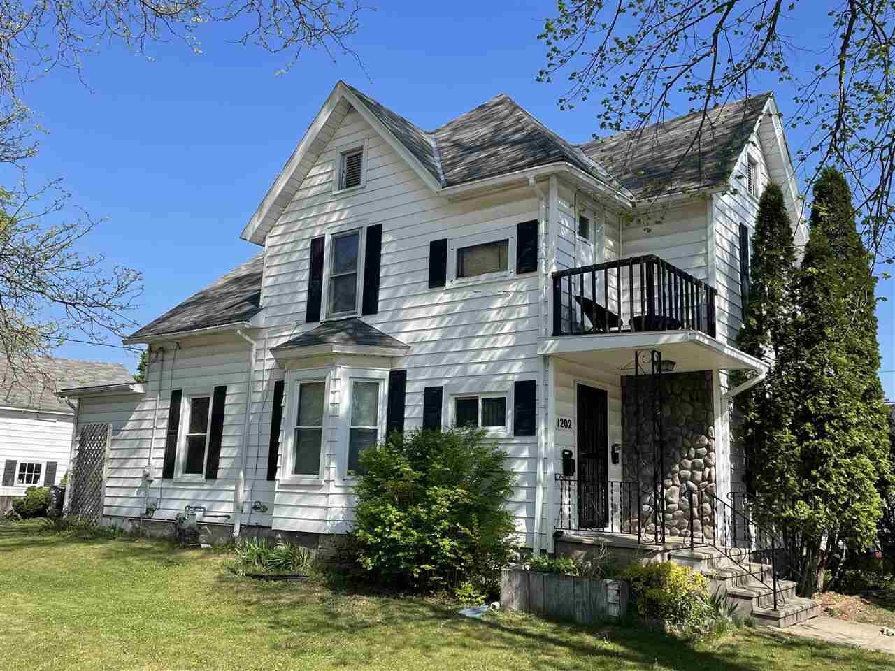 Property Photo:  1202 Vine St  WI 53511 