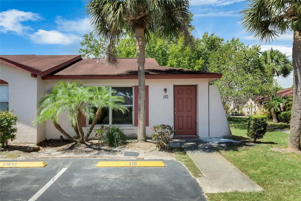 Property Photo:  110 E Marbrisa Way  FL 34743 