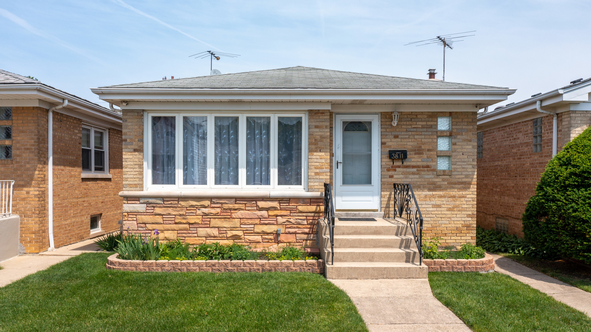 Property Photo: 3811 N Sayre Avenue IL 60634
