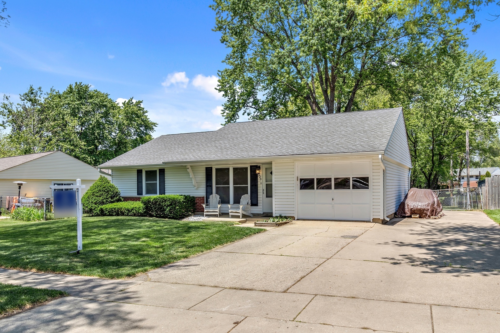 Property Photo:  923 Meadow Lane  IL 60107 