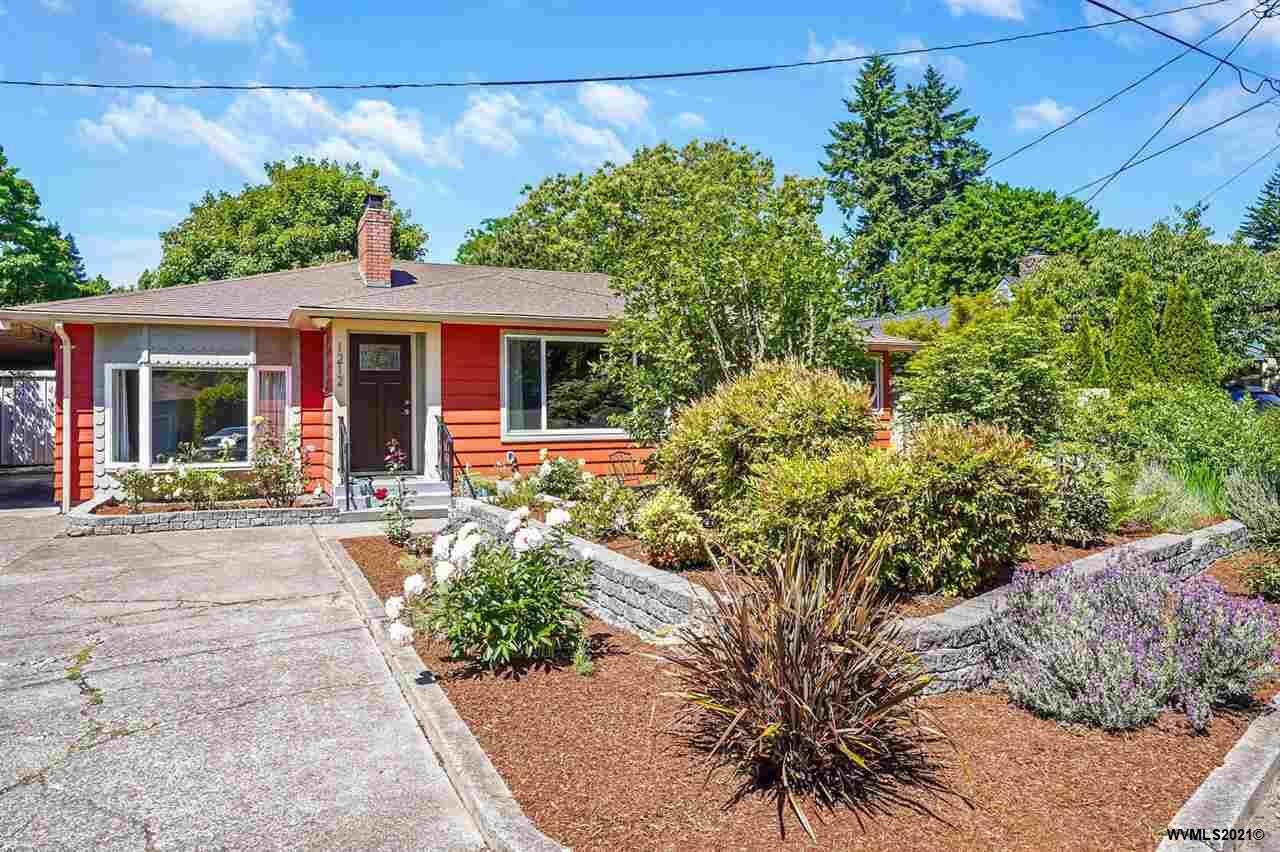 Property Photo: 1212 SW Sunset Dr OR 97333