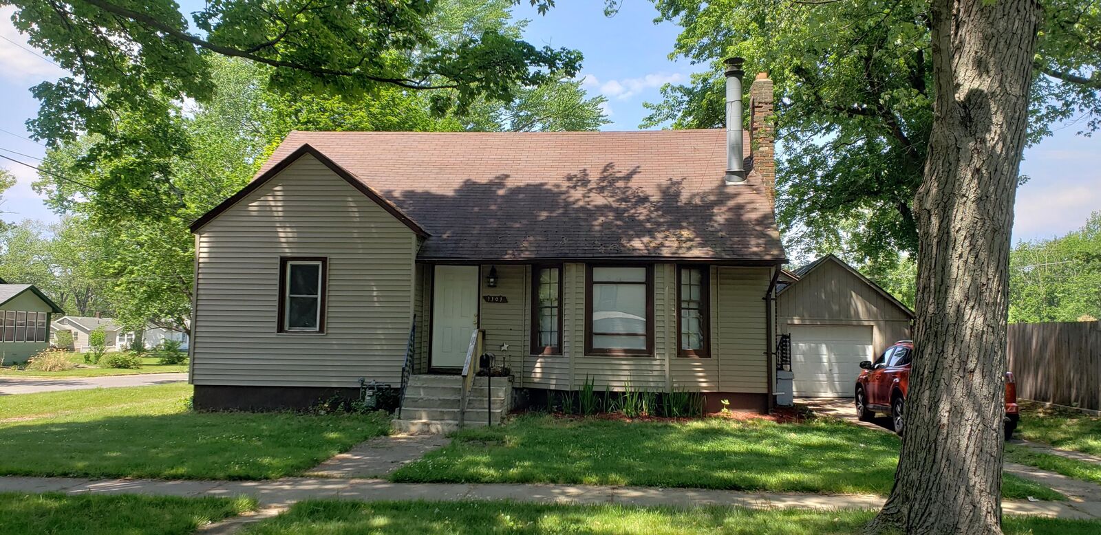 Property Photo:  1101 Ferry Street  MI 49120 