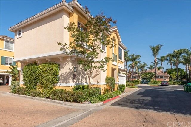 Property Photo:  811 Marinella Aisle 123  CA 92606 