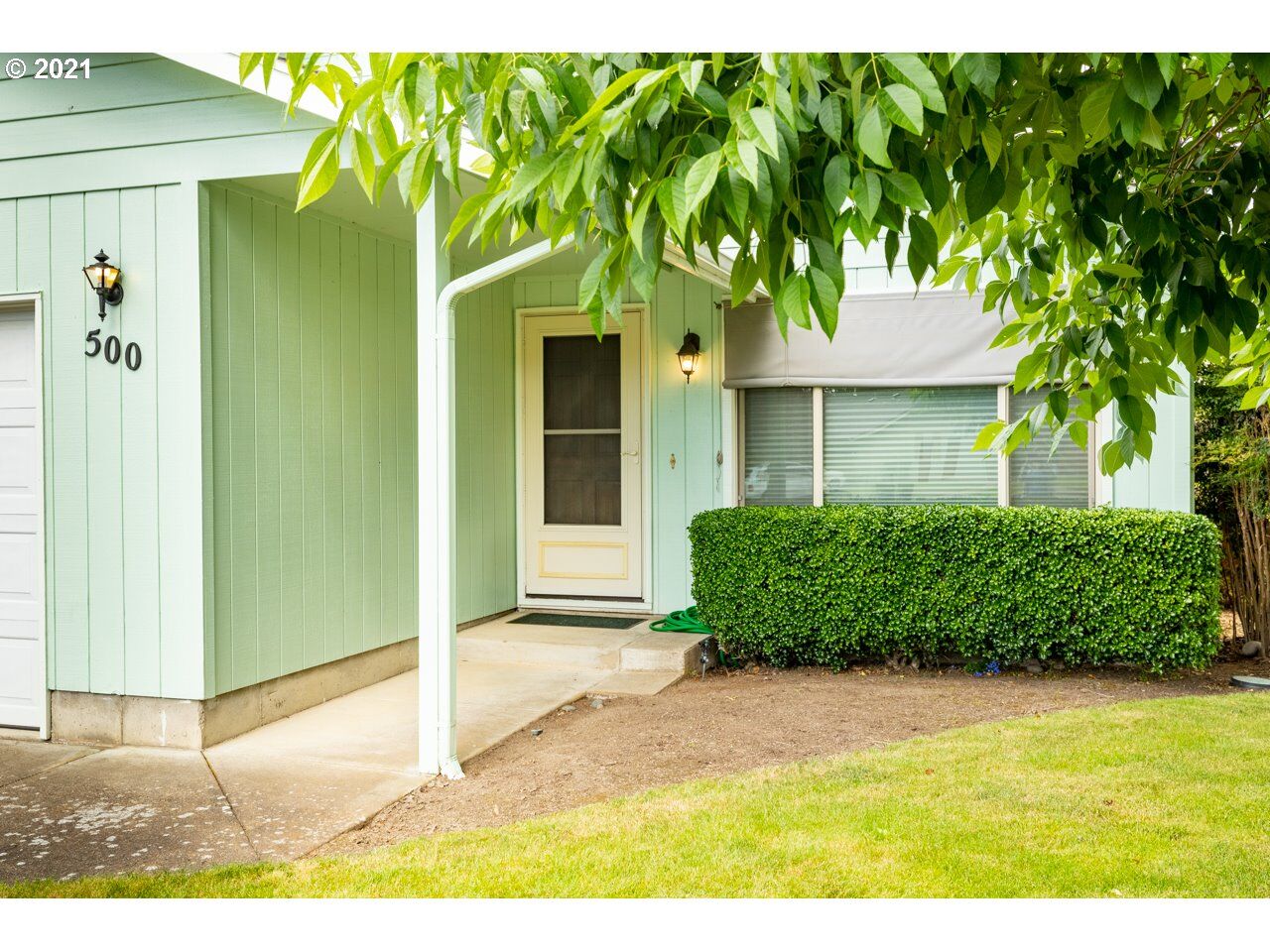 Property Photo: 500 Shara Pl OR 97448