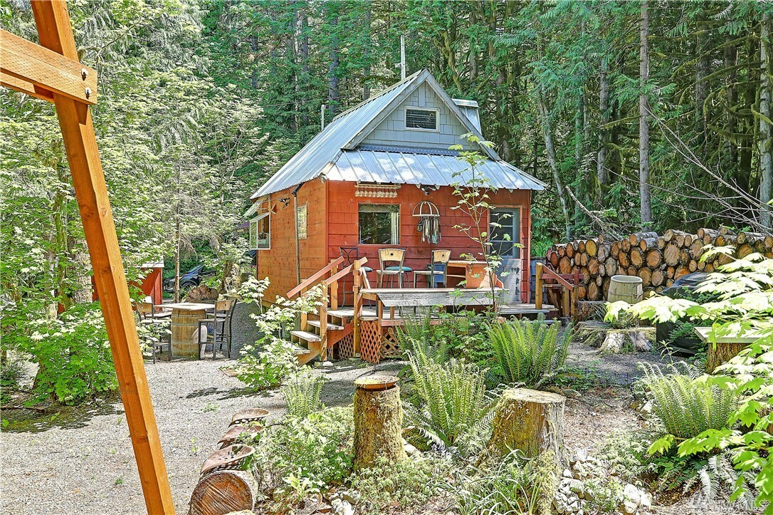 Property Photo:  117 S 3rd St  WA 98288 