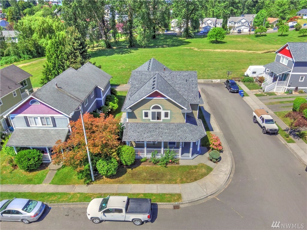 Property Photo:  728 Union Ave  WA 98290 