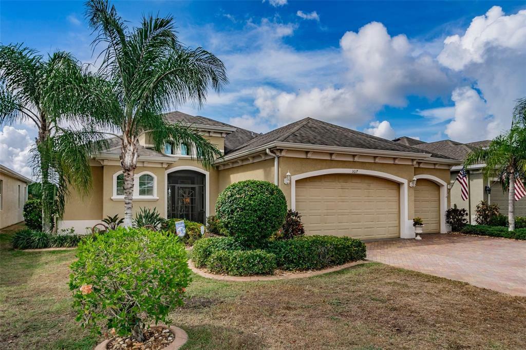 Property Photo:  1617 Emerald Dunes Drive  FL 33573 