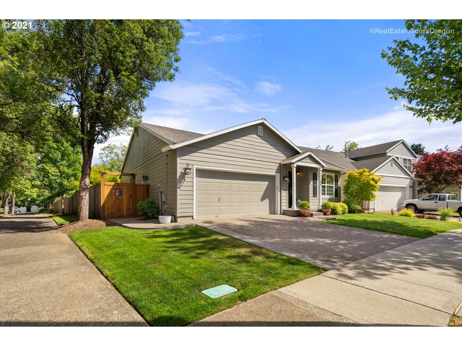 Property Photo:  188 NE Autumnwood Ter  OR 97124 