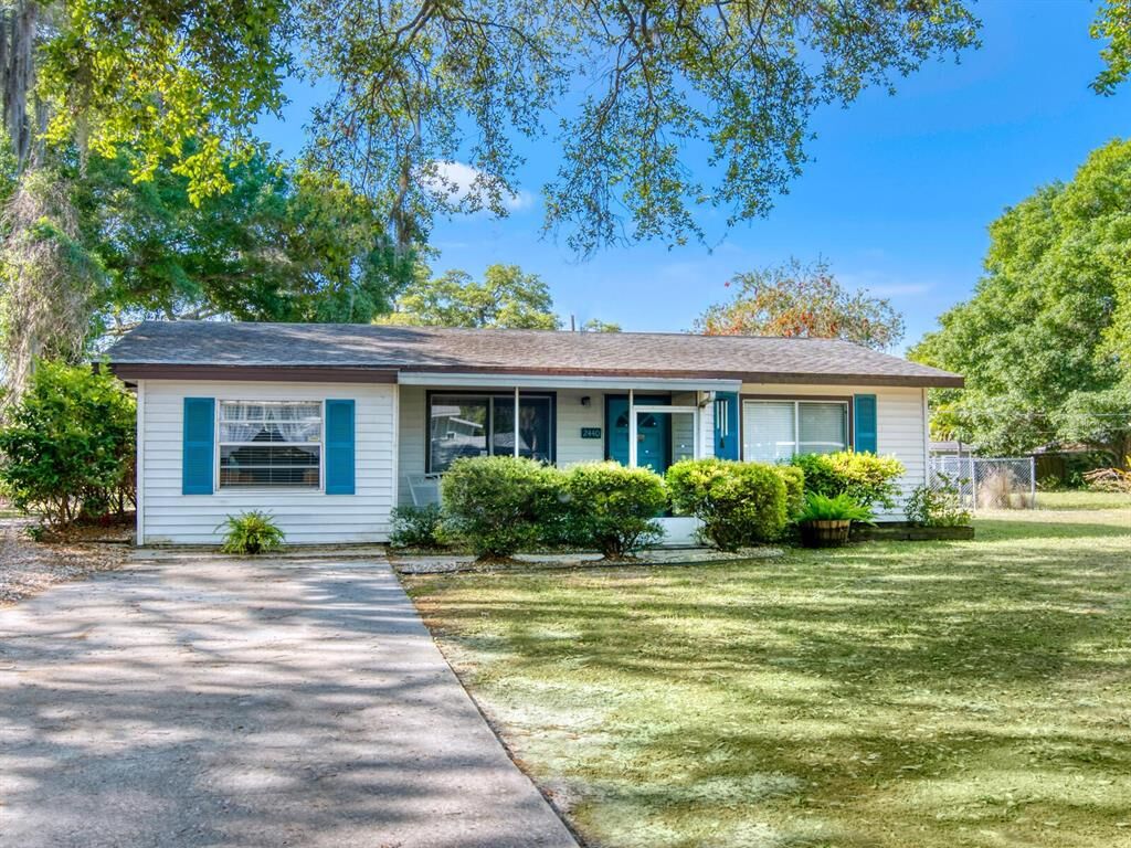 Property Photo:  2440 Hillview Street  FL 34239 