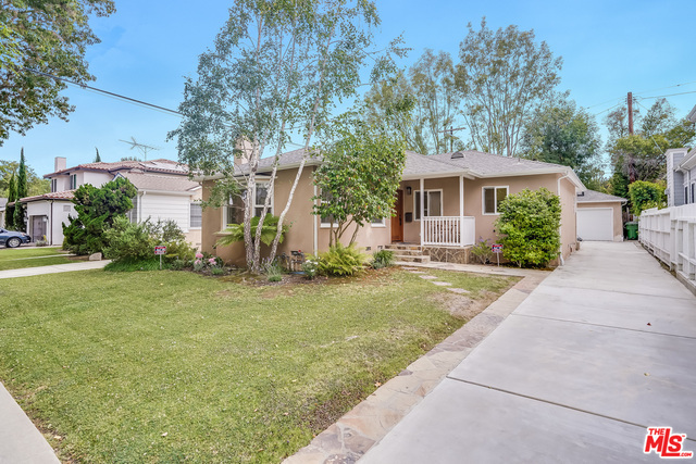 Property Photo:  2617   Castle Heights Pl  CA 90034 
