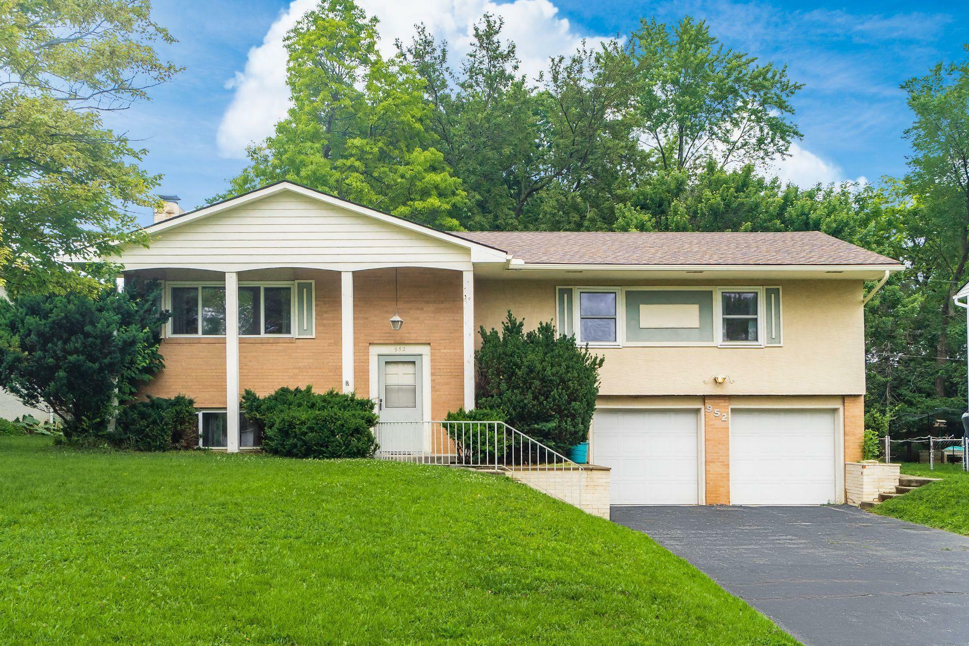Property Photo: 952 Amberly Place OH 43220