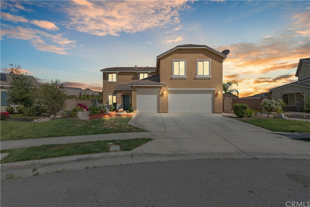 Property Photo:  34220 Sundew Court  CA 92532 