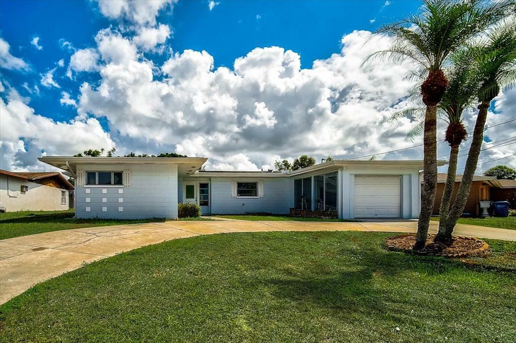 Property Photo: 437 Driftwood Road FL 34293