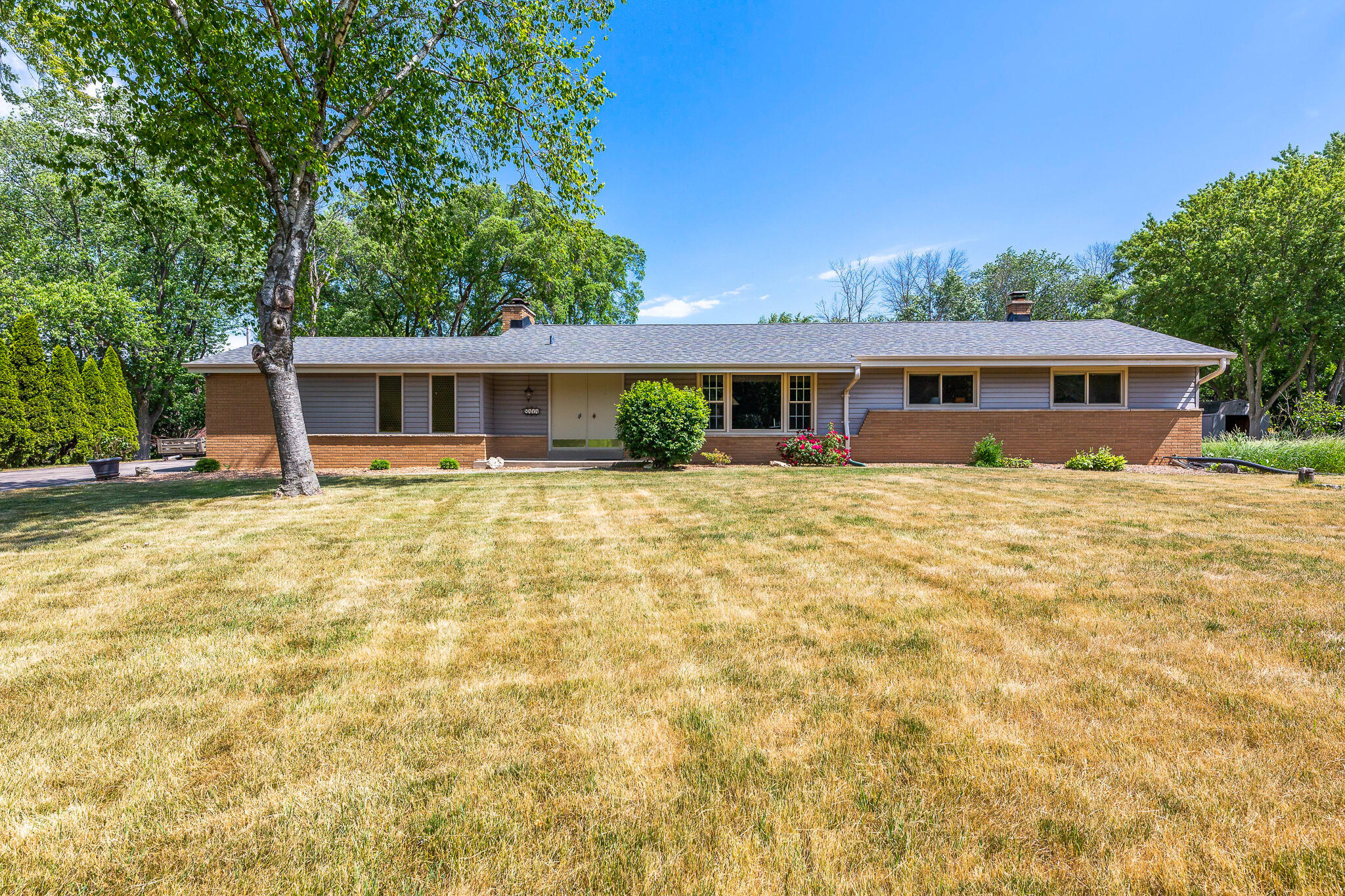 Property Photo:  8414 W Hillview Dr  WI 53097 