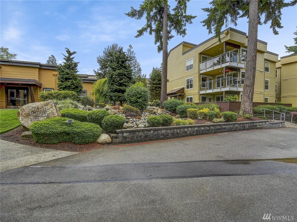 Property Photo: 22910 90th Ave W C204 WA 98026