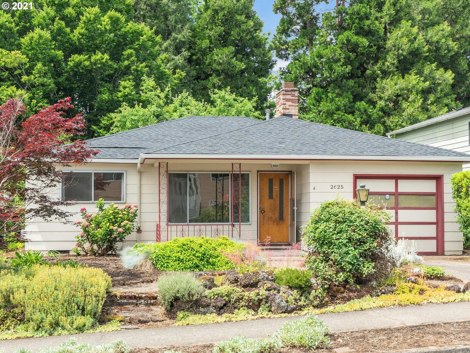 Property Photo: 2625 SE 73rd Ave OR 97206