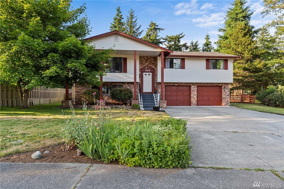 Property Photo:  1124 SW Leschi Dr  WA 98277 