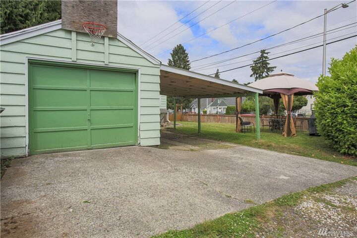 Property Photo: 2716 S 15th St WA 98405