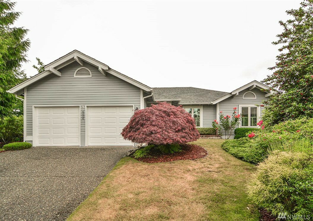 Property Photo:  6206 113th Place SE  WA 98006 