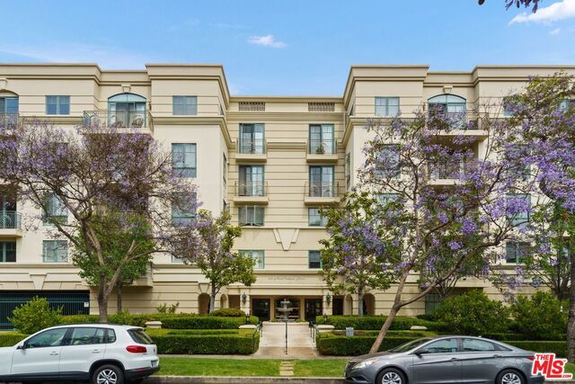 Property Photo:  430 N Oakhurst Dr 204  CA 90210 