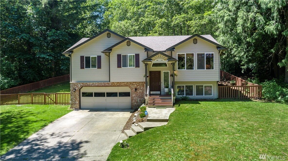Property Photo:  888 Collins Creek Lane E  WA 98366 