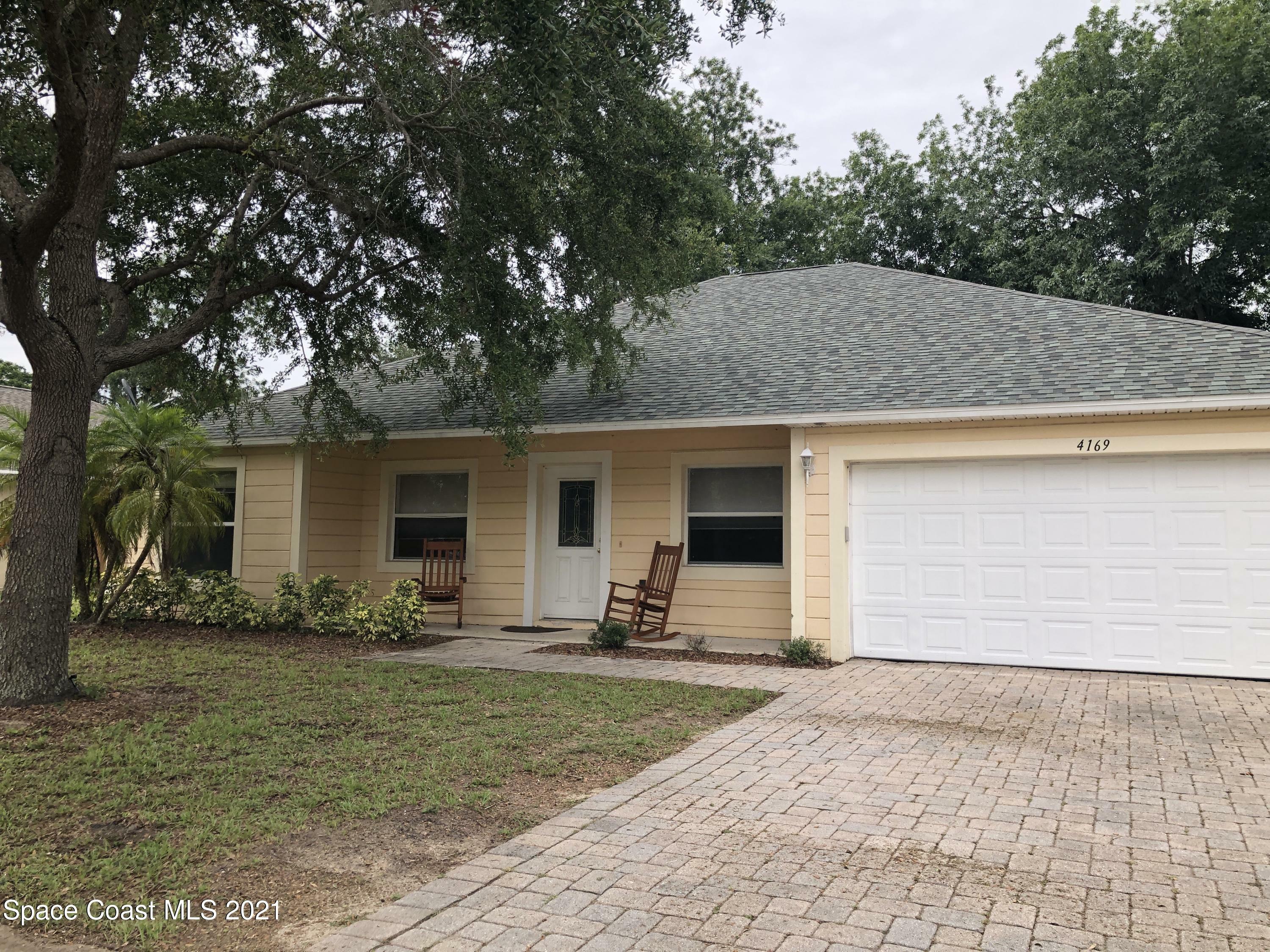 Property Photo: 4169 Rolling Hill Drive FL 32796