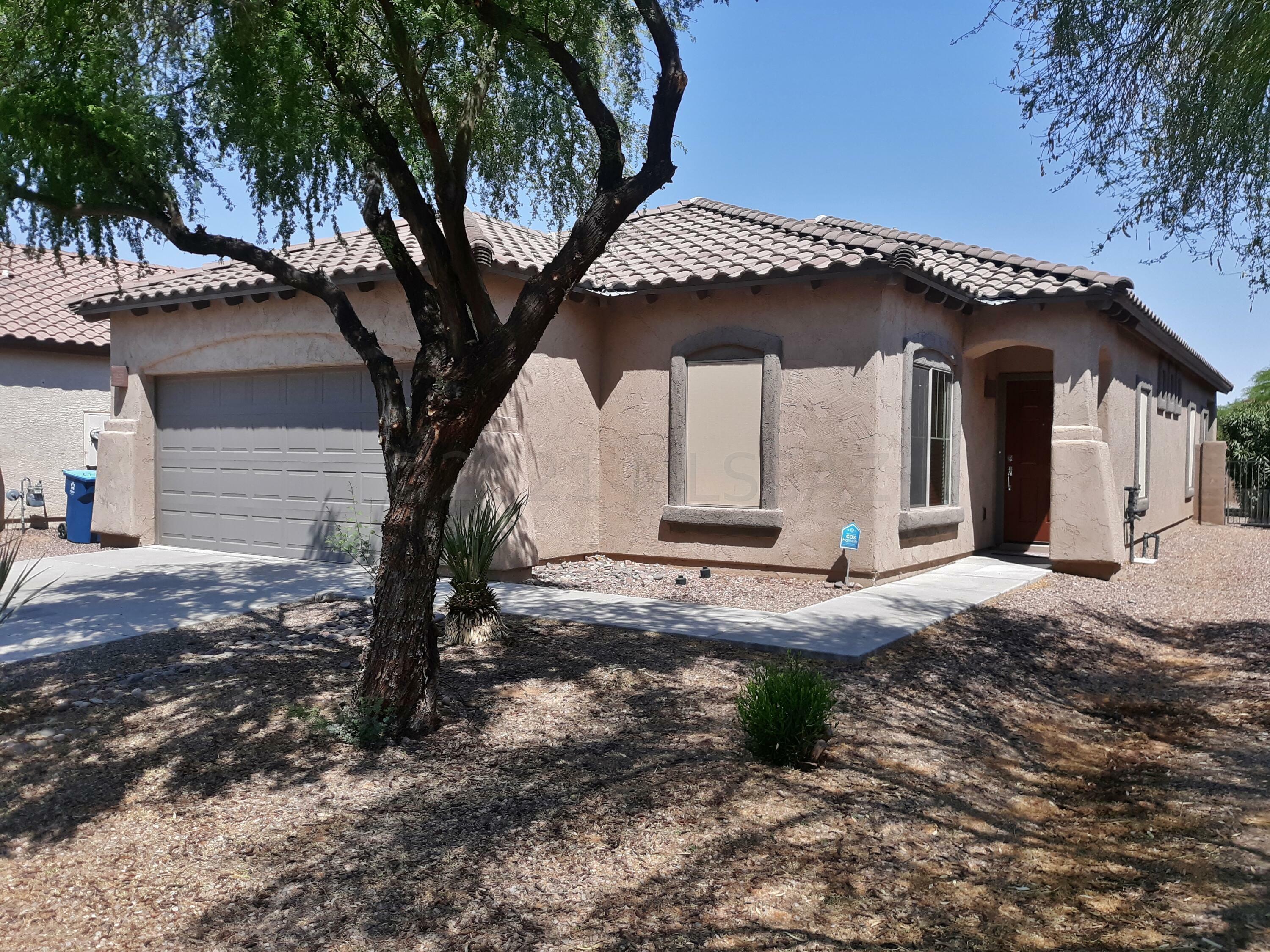 Property Photo:  744 W Via De Gala  AZ 85629 