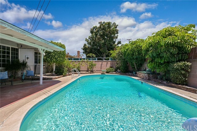 Property Photo:  2750 W Bridgeport Avenue  CA 92804 