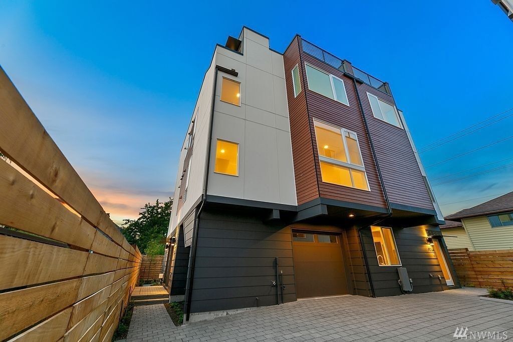 Property Photo: 906 A NW 56th St WA 98107