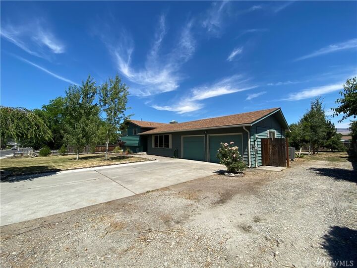 Property Photo:  1121 N Western Ave  WA 98801 