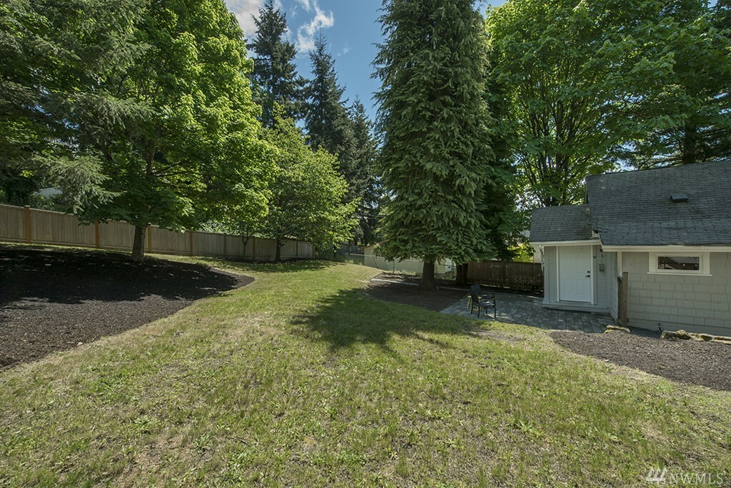 Property Photo:  10750 Stone Ave N  WA 98133 