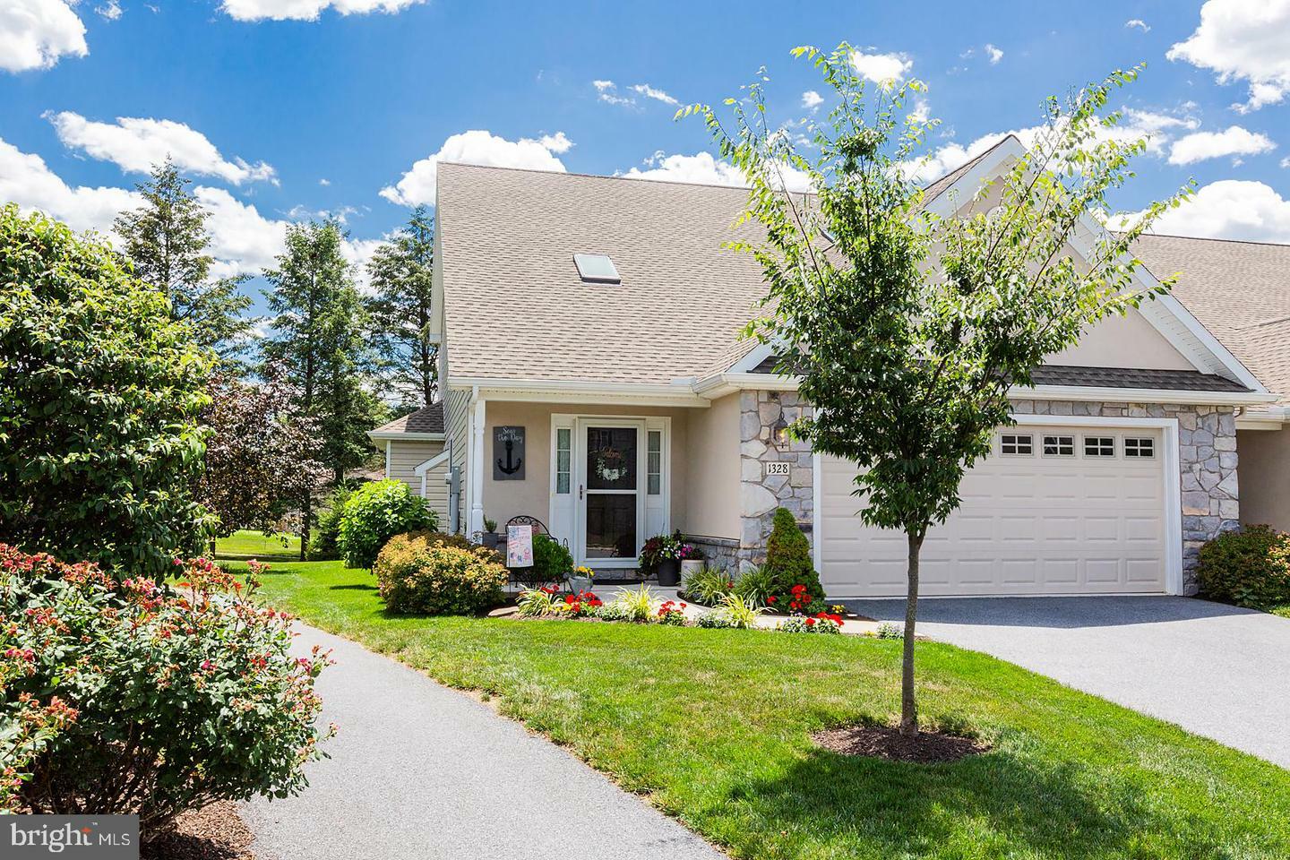 Property Photo: 1328 Fieldstone PA 17552