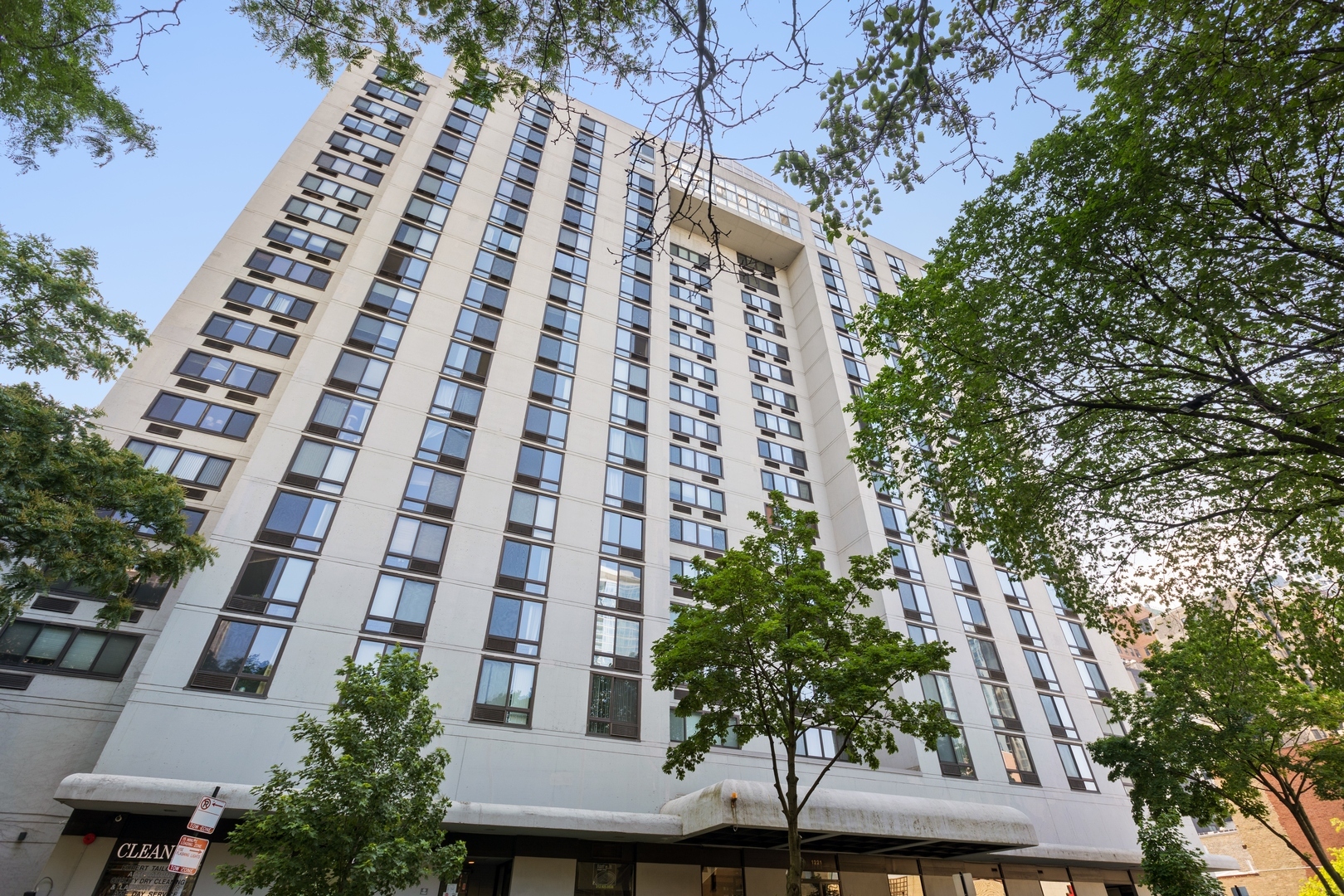 Property Photo:  1221 N Dearborn Parkway 1602N  IL 60610 