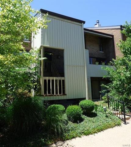 Property Photo: 633 Coeur De Royale A 63141