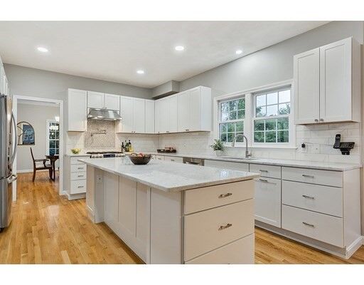 Property Photo:  15 Devonshire Place  MA 01810 