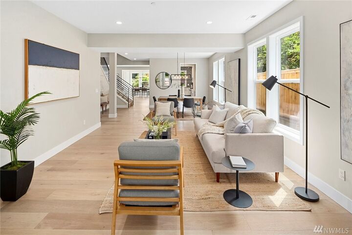 Property Photo:  720 20th Ave W  WA 98033 