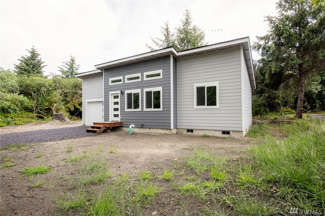 Property Photo:  224 S Narwhal Lp SW  WA 98569 