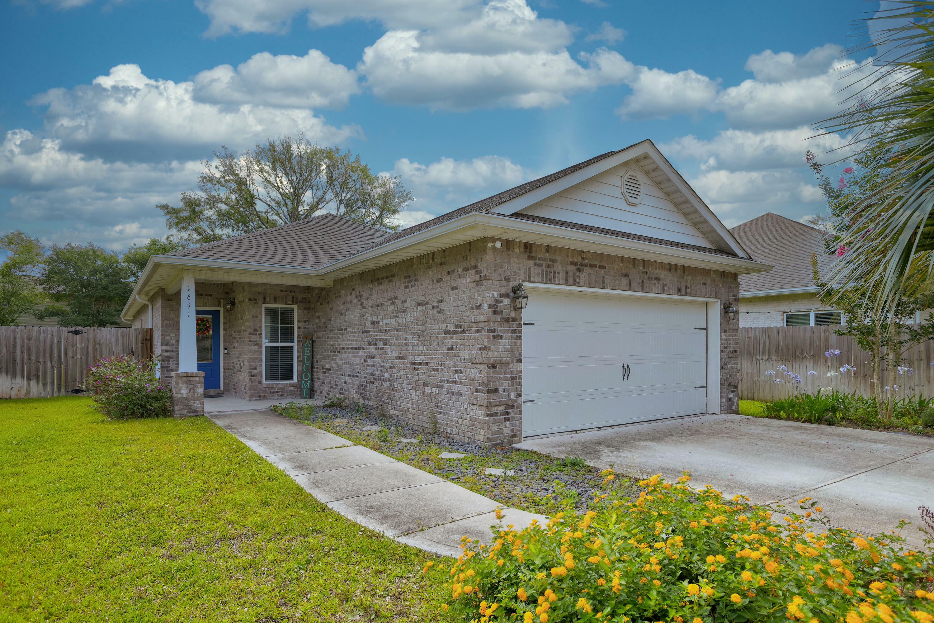 Property Photo: 1691 Glenburn Court FL 32578